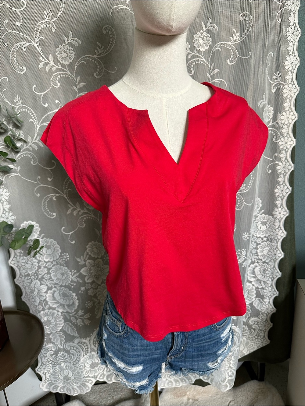 Women's Red Short-Sleeve Split-Neck Top